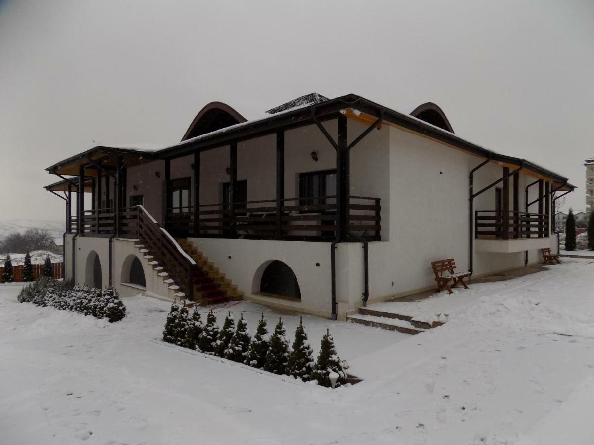 Tango Margo Hotel Valea Lupului  Exterior photo
