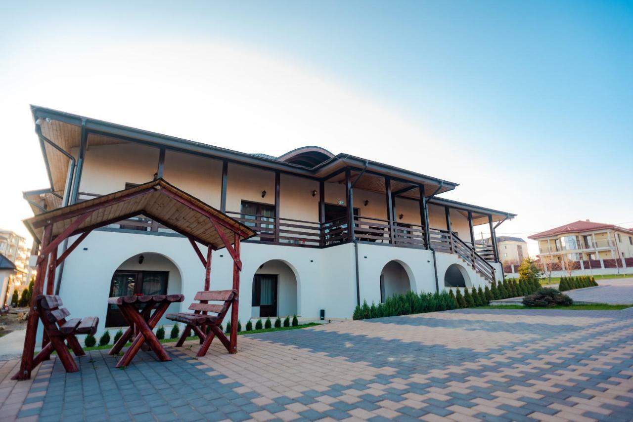 Tango Margo Hotel Valea Lupului  Exterior photo
