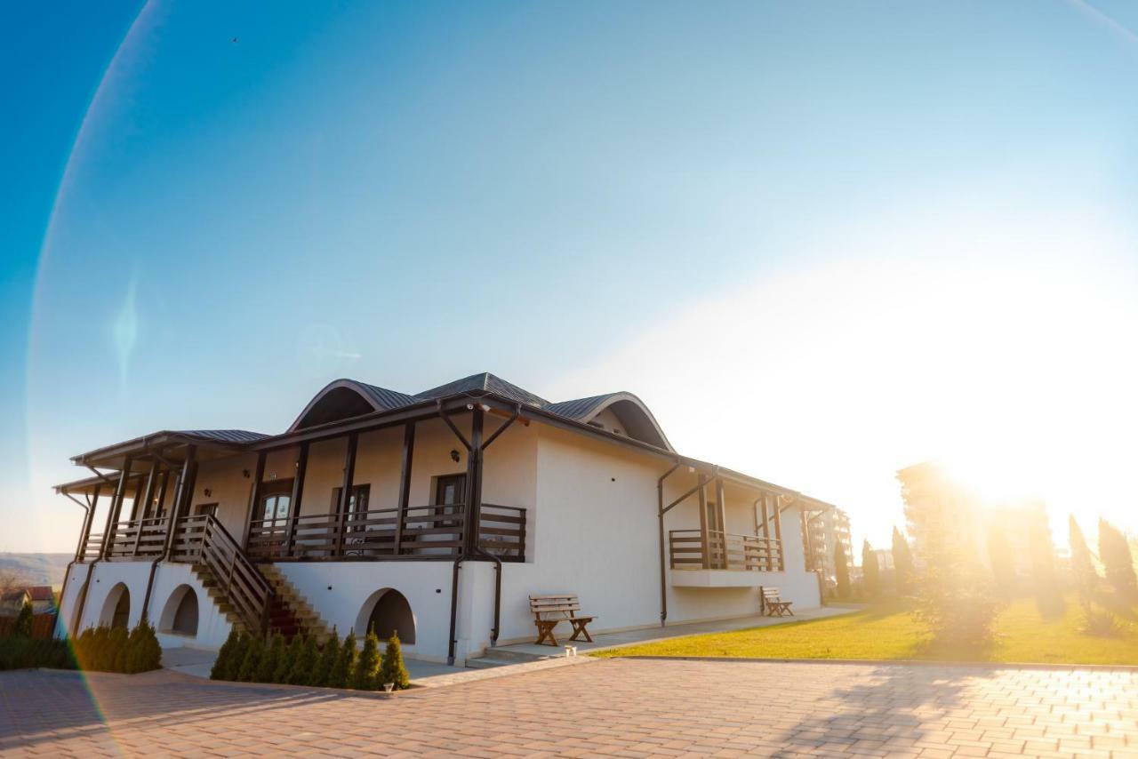 Tango Margo Hotel Valea Lupului  Exterior photo