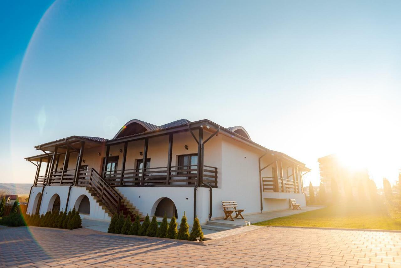Tango Margo Hotel Valea Lupului  Exterior photo